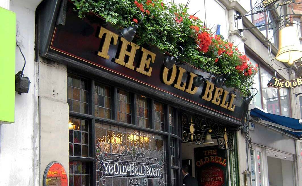 Old Bell Tavern: Fleet Street journalists used to gaze at the 'wedding cake' church over the top of an ale.