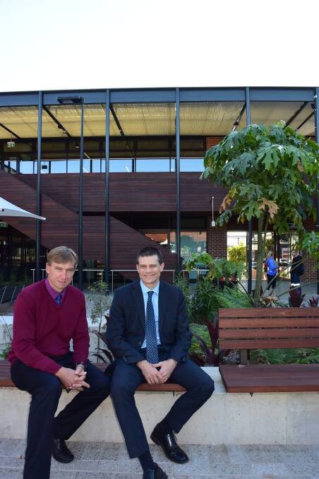 Strengthening ties: Mid North Coast Local Health District chief executive Stewart Dowrick and Charles Sturt University Vice-Chancellor Professor Andrew Vann consider research opportunities.