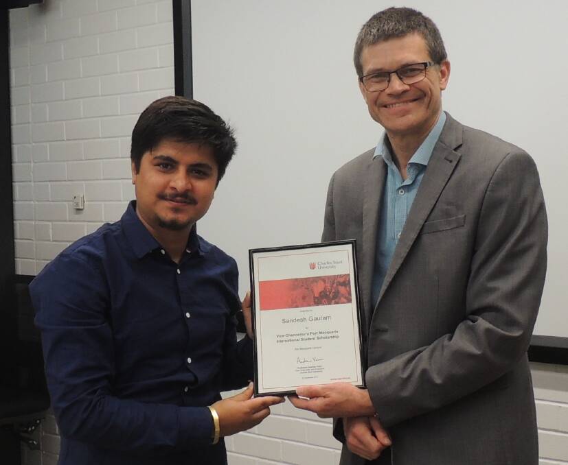 Sandesh Gautam receives his international student scholarship from CSU Vice-Chancellor Professor Andrew Vann. 