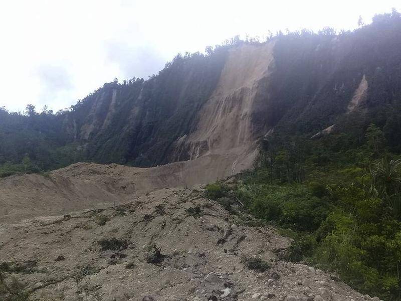 Landslips and poor roads are hampering aid as aftershocks continue to rattle PNG's Tabubil township.