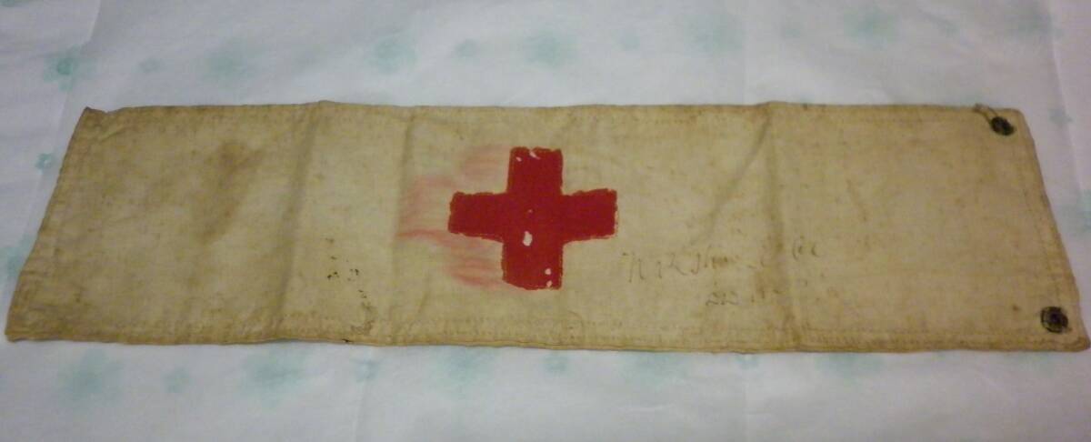 Armband: Armband worn by Norman Reid at the evacuation of of Australian and New Zealand troops from Anzac Cove in December 1915.