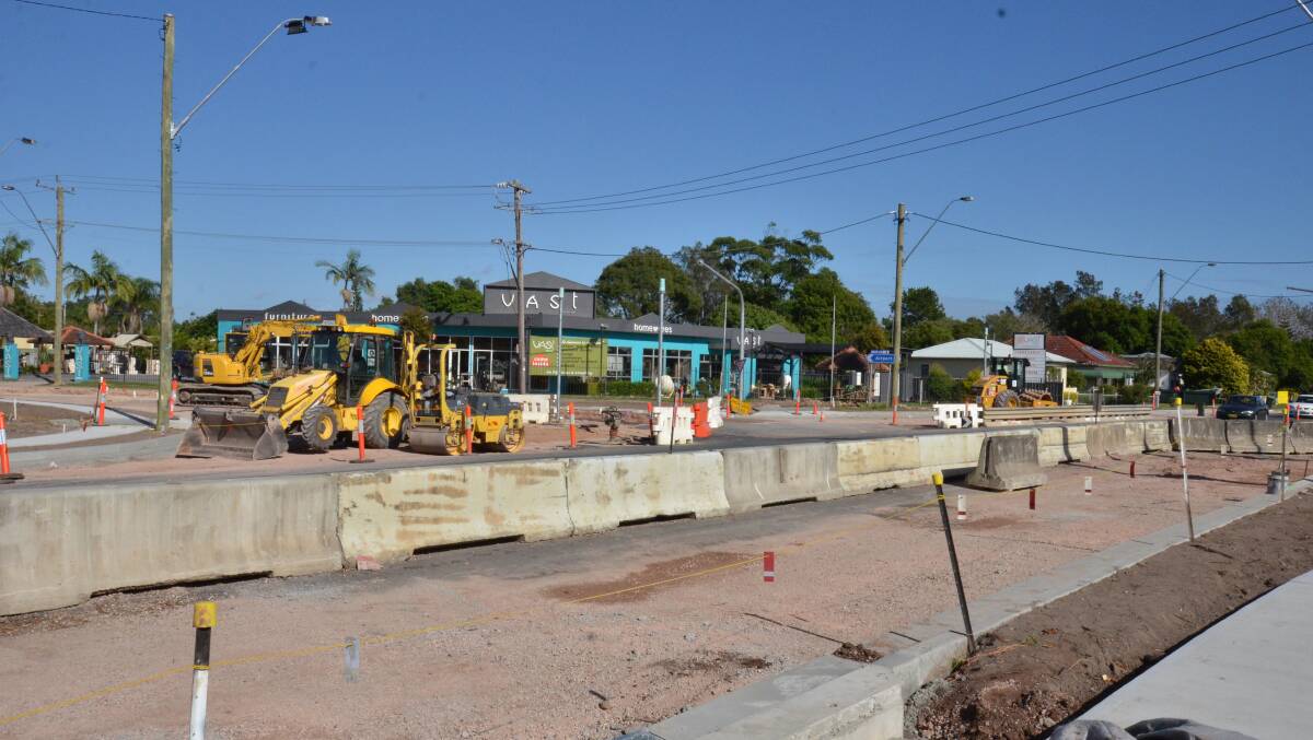 Traffic lights ready in May: Council’s group manager infrastructure delivery, Gary Randall, says weather-
permitting that works on the corner of Hastings River Drive and Boundary Street will finish next month. 
