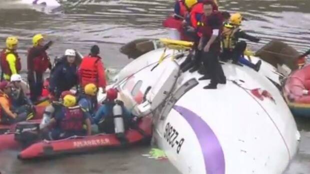 Footage of survivors fleeing a plane that crashed into a Taiwanese river. Photo: TVBS