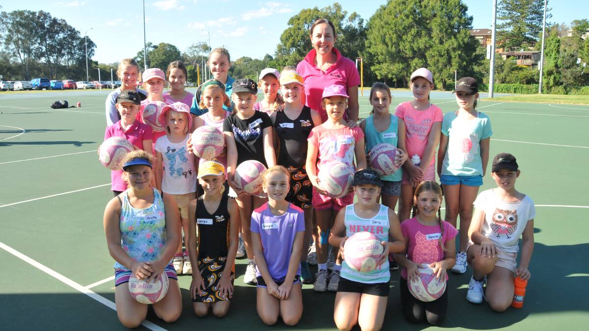 Netball great Liz a hit with kids: VIDEO
