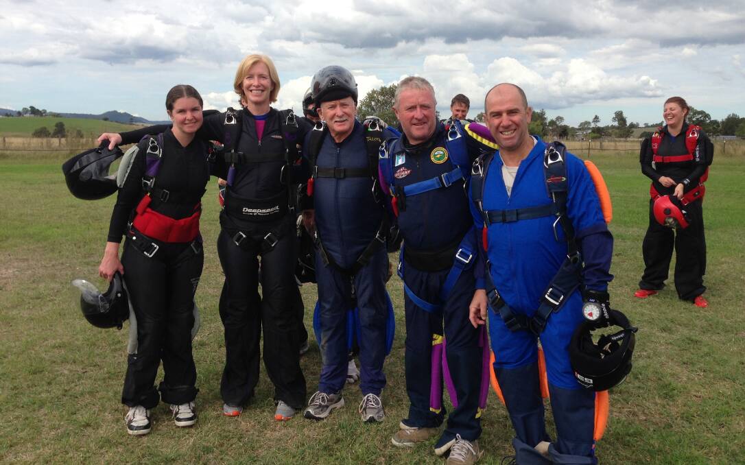 Hastings Skydivers – Janelle Hinze, Melissa Harvie, Ian Robertson, Tony Maurer and Steve Cusato