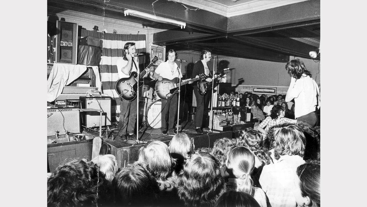 Benny and the Jets play The Star Hotel, 1975.