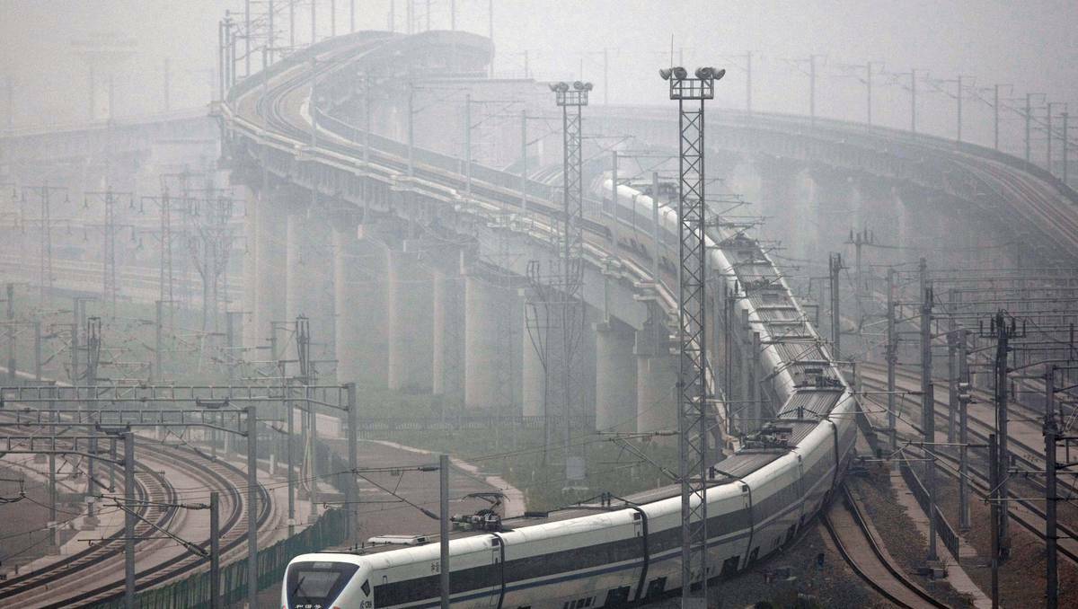 CRH high-speed train leaves Shanghai Hongqiao Railway Station during its test run on May 11, 2011 in Shanghai, China. Photo: Getty Images