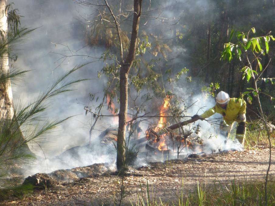 Fire crews attempt to contain a grass fire at Alexandra Hills. PHOTO: Stephen Jeffery/The Bayside Bulletin.