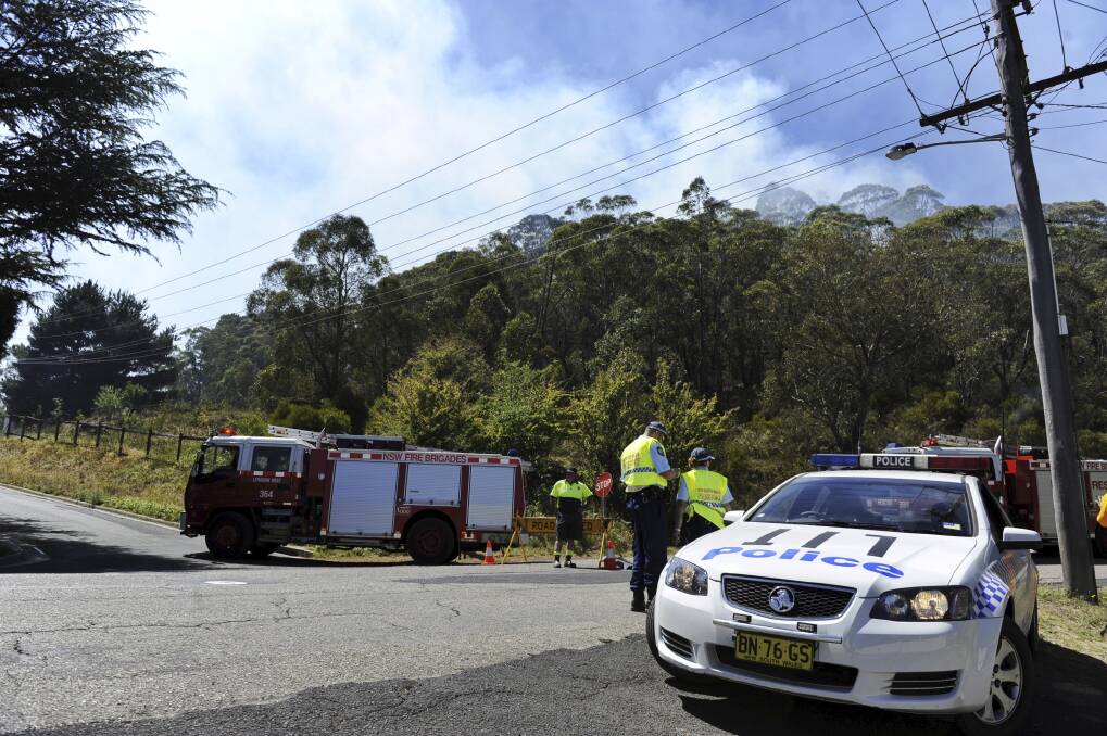Police man a road block at a brushfire at Berry St, Lithgow. January 9, 2013. Photo by Mick Tsikas