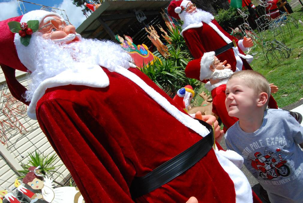 Mathew Judd, 5, meets Santa. Photo:The Great Lakes Advocate.