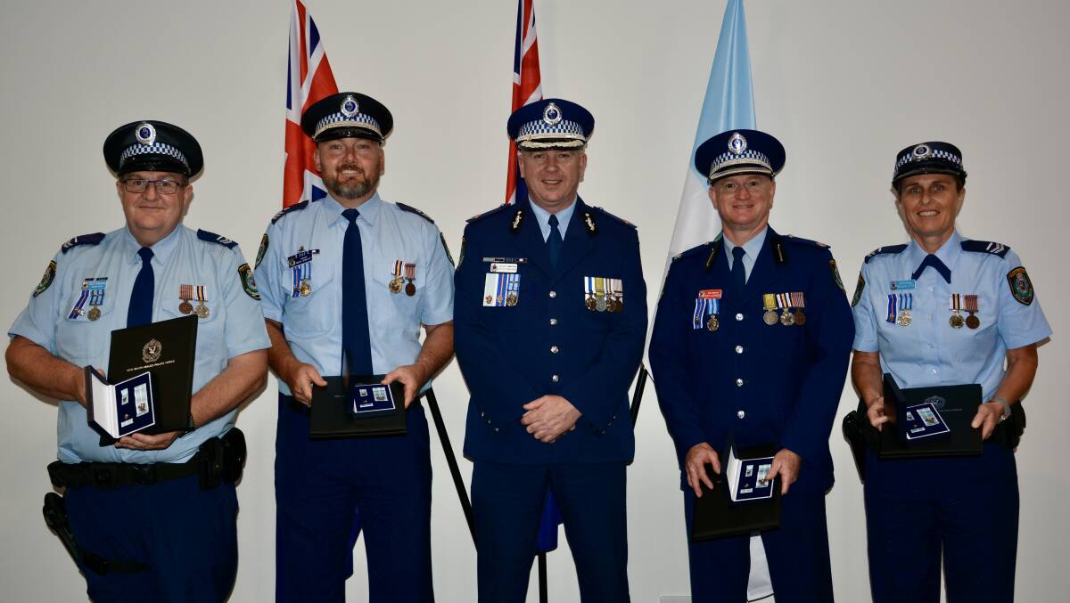 Asst Commissioner Peter McKenna (centre) with the recipients of the Police Commissioner's Commendation for Courage; Senior Constable Bruce Browning, Sergeant Mark Rowlatt, Chief Inspector Michael Aldridge and Senior Constable Noeleen Little. Picture supplied/NSW Police