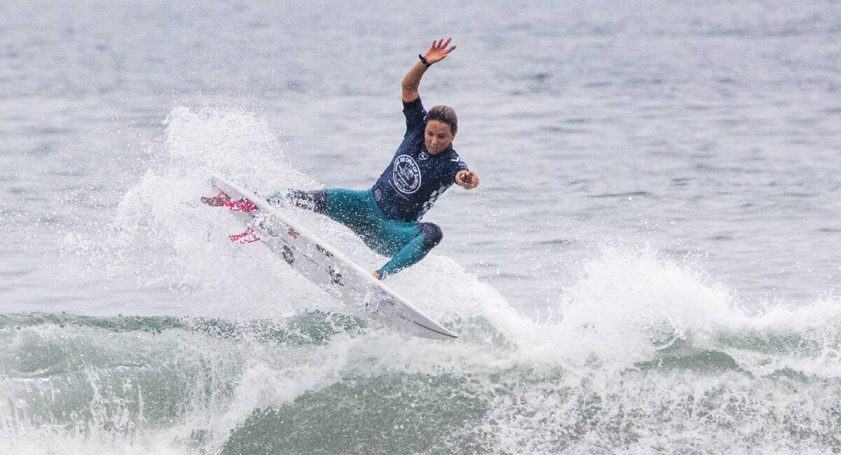 Sally Fitzgibbons competes at the 2019 US Open of Surfing. Photo: WSL/Jenny Herron