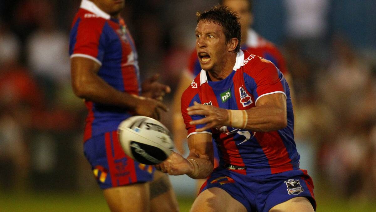 Long time between drinks: Kurt Gidley shapes to pass during the 2012 trial match between the Knights and Penrith. Photo: Jonathan Carroll