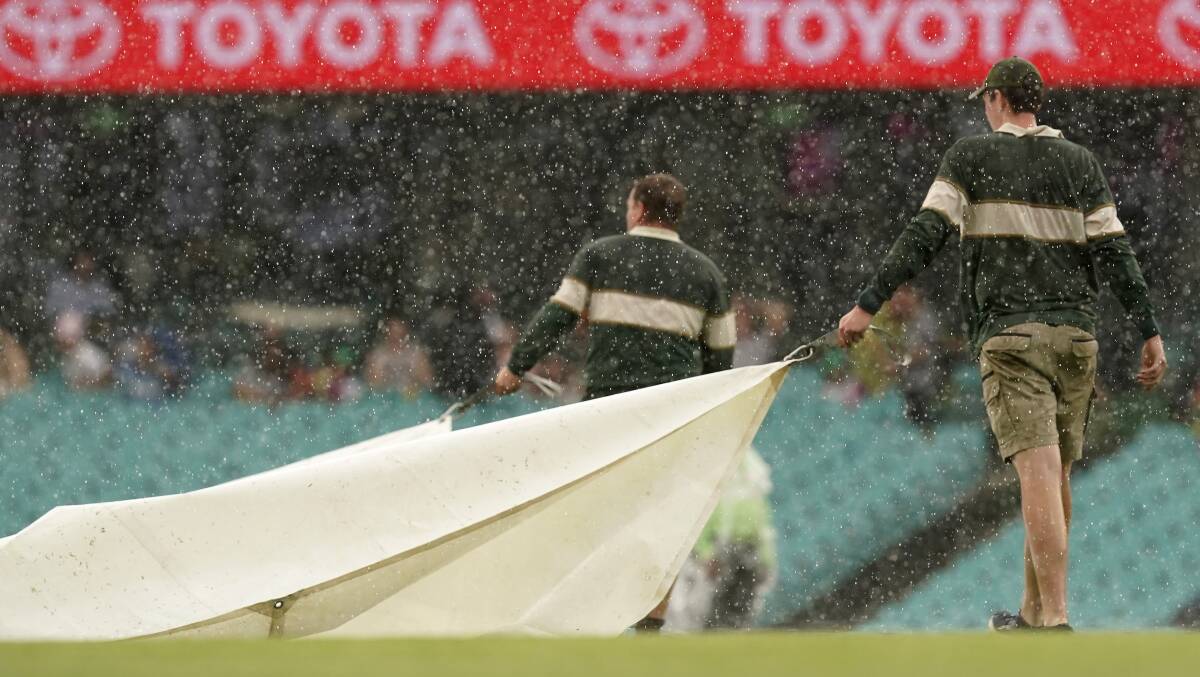 Covers on: Rain appears certain to wash out Saturday's Big Bash League 09 grand final. Photo: Getty Images via Sydney Sixers