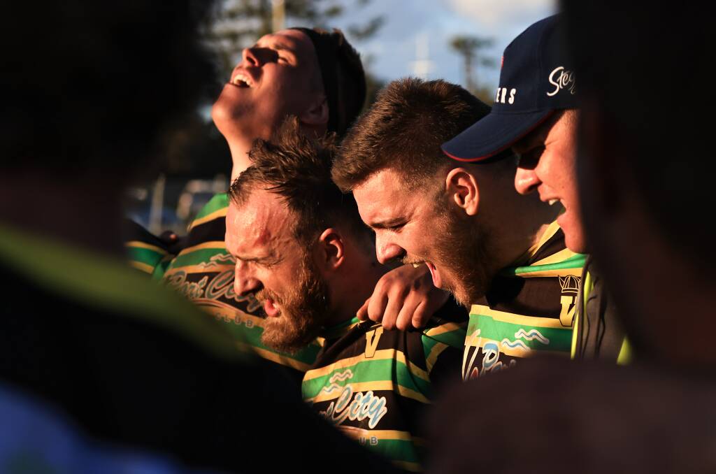 Hastings Valley Vikings sing the victory song after their 24-7 major semi-final win over Southern Cross University. Photo: Lighthouse Sports Photography