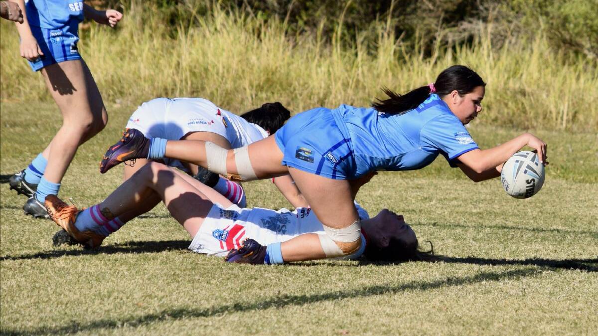 Four points: Janara Simon crosses for a try playing for Kendall Blues earlier this season. Photo: Deena Hanlon