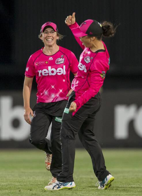 Lauren Smith of the Sixers catches Mignon du Preez of the Stars during the Women's Big Bash League cricket match between the Sydney Sixers and the Melbourne Stars at North Sydney Oval on December 9. Photo: AAP/Craig Golding