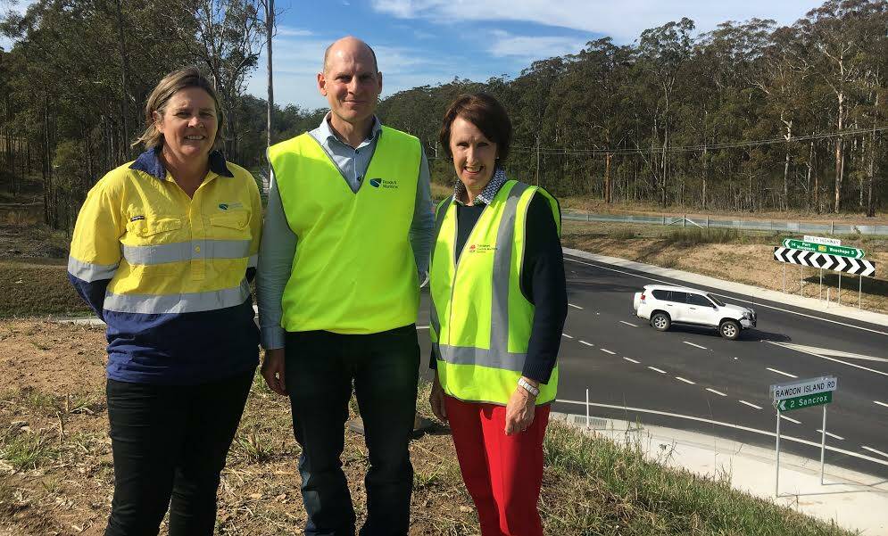 Good news: RMS representatives Vicky Sisson and Pablo Agvilar with Port Macquarie MP Leslie Williams at Spencers Cutting. Photo: RMS