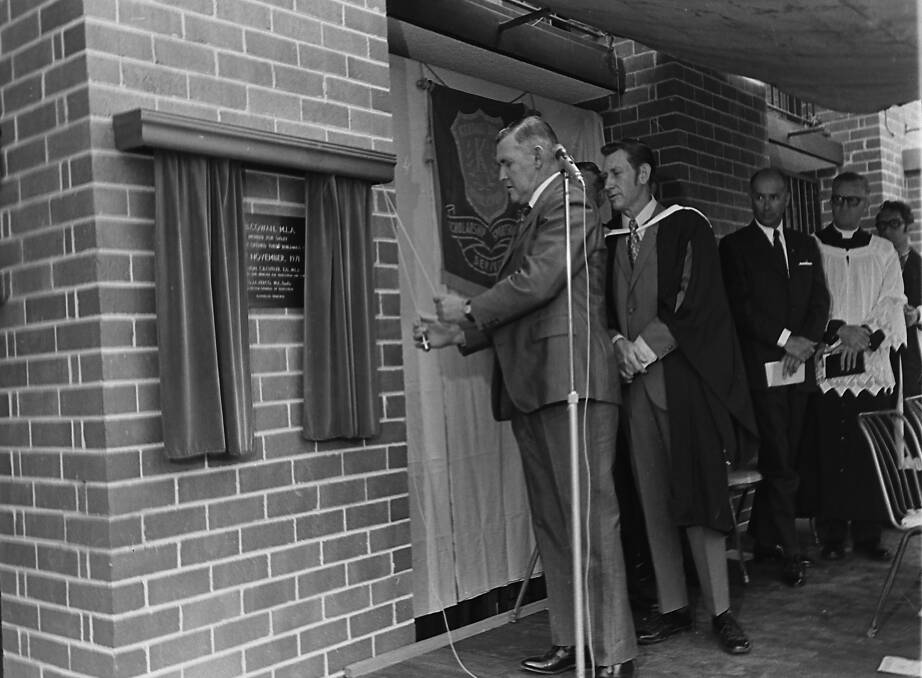 Auspicious occasion: Bruce Cowan, MLA, unveils a plaque at the Kendall District Rural School to mark the opening of the secondary school building, 1971.
