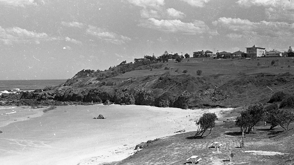 View from Oxley Beach looking towards Windmill Hill and Pacific Drive, 1971.