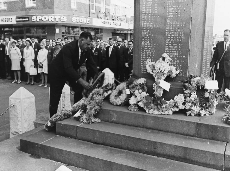 Lest we forget: Wreath laying at the Port Macquarie memorial, Anzac Day 1968.