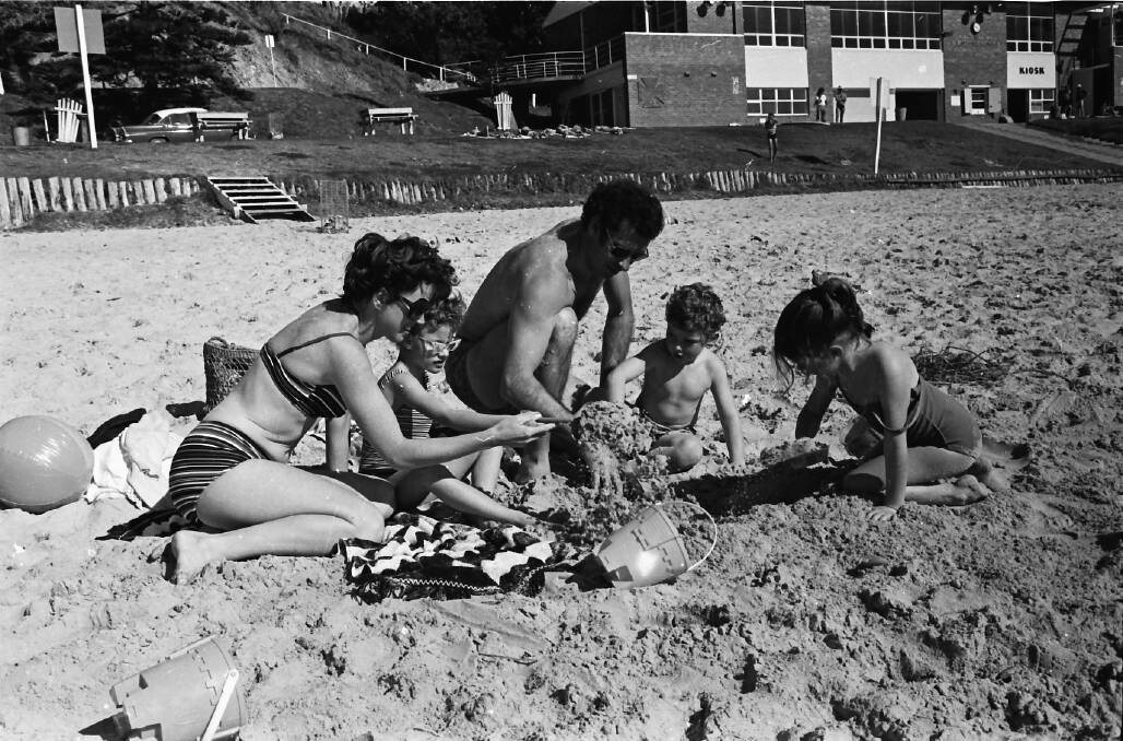 Holiday time: Visitors enjoying the ideal holiday weather at Flynns Beach, 1971.
