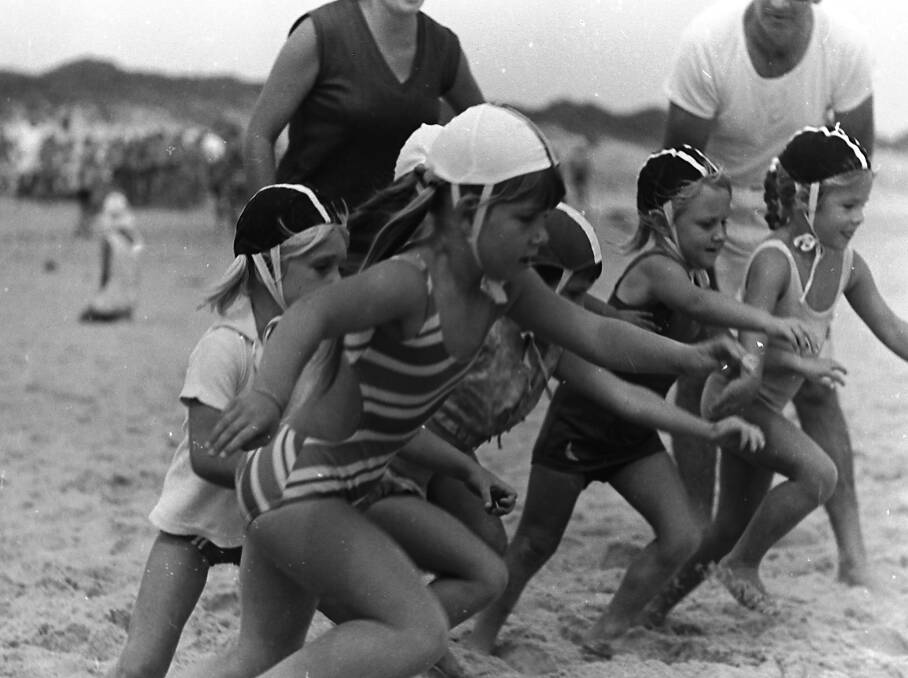 Port Macquarie Mermaids participating in the North Haven Nippers-Mermaid carnival, 1972.