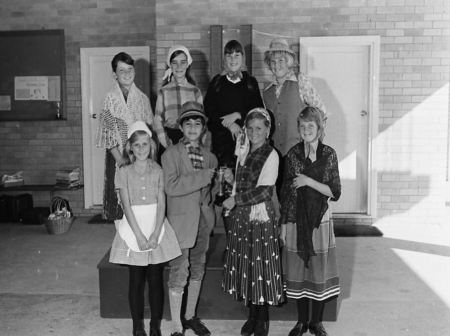 Junior secondary drama winners 1972 (b) Alita Harris, Lyn Howard, Gerrry Purcell, Stephen Chamberlin; (f) Lorysa Lojka, Paul Yaunane, Cathy Cudmore, Monica Dunn.
