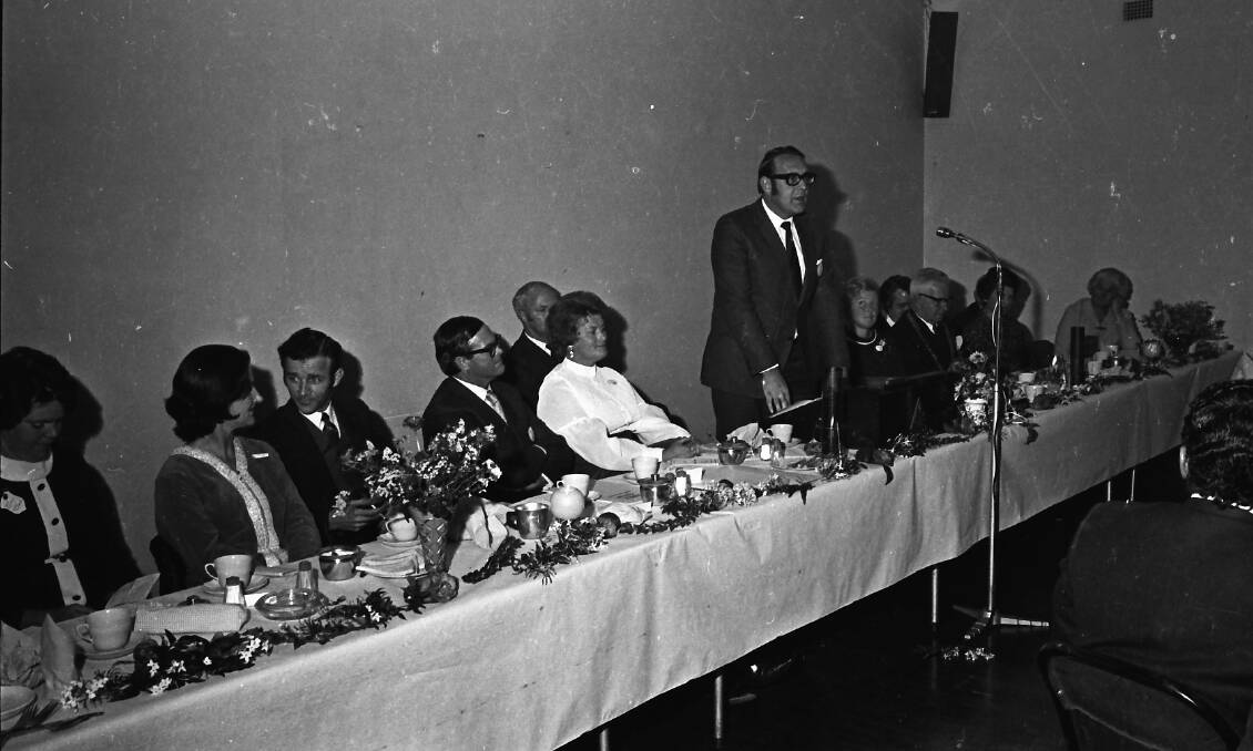 The year ahead: Newly installed president, Dick Kelly addressing guests at the Apex Clubs changeover dinner, 1971.