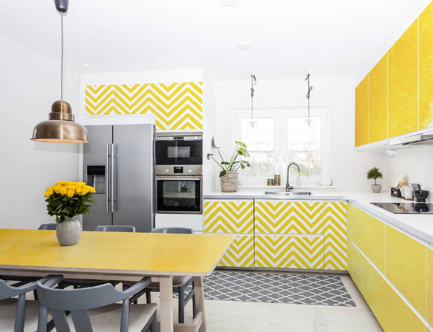 When you use yellow on a larger surface, e.g. walls, cabinet doors or kitchen countertops, the kitchen will become bright and optimistic. 