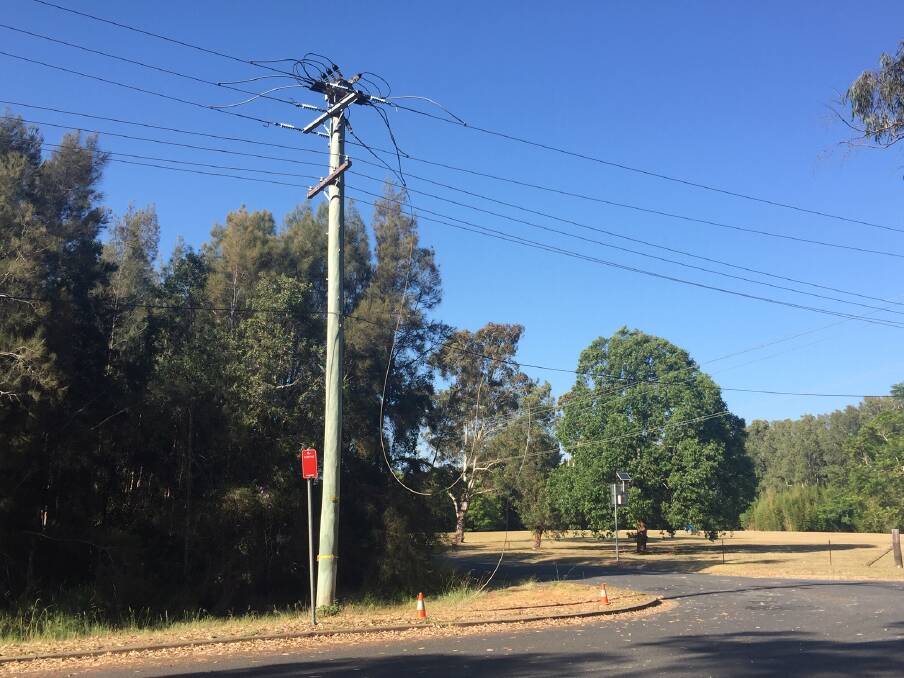 BROKEN: A snapped wire has caused a headache for hundreds of resident. PHOTO: Laura Telford.