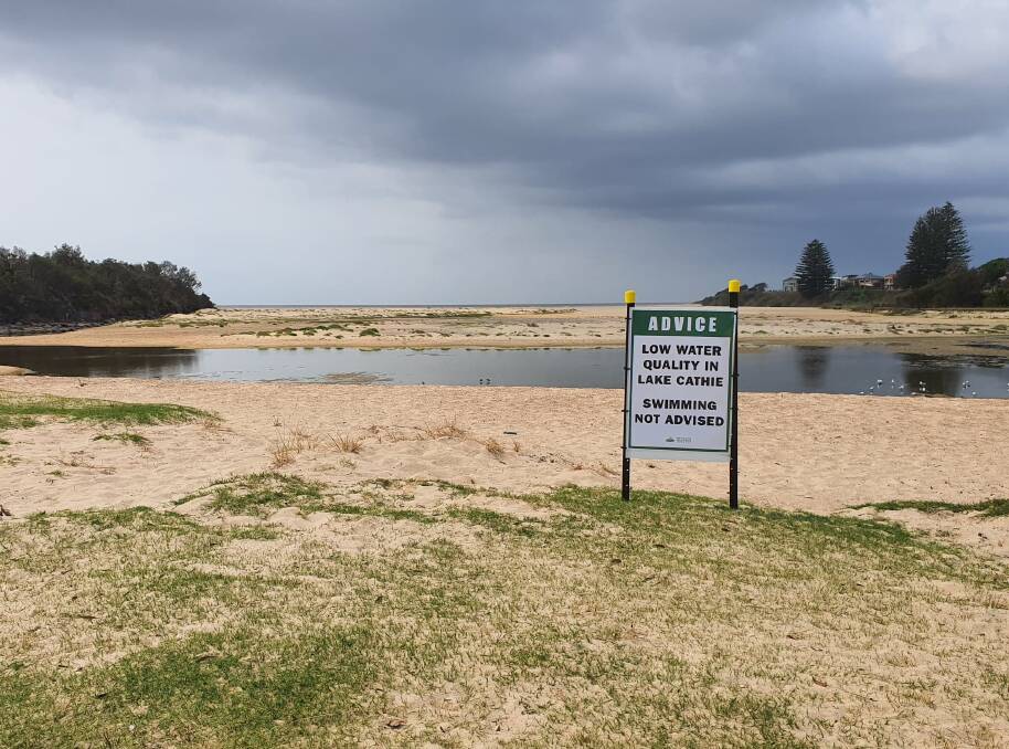 SAD STATE: Port Macquarie-Hastings Council have erected signs telling swimmers to avoid entering the lake. PHOTO: Laura Telford.