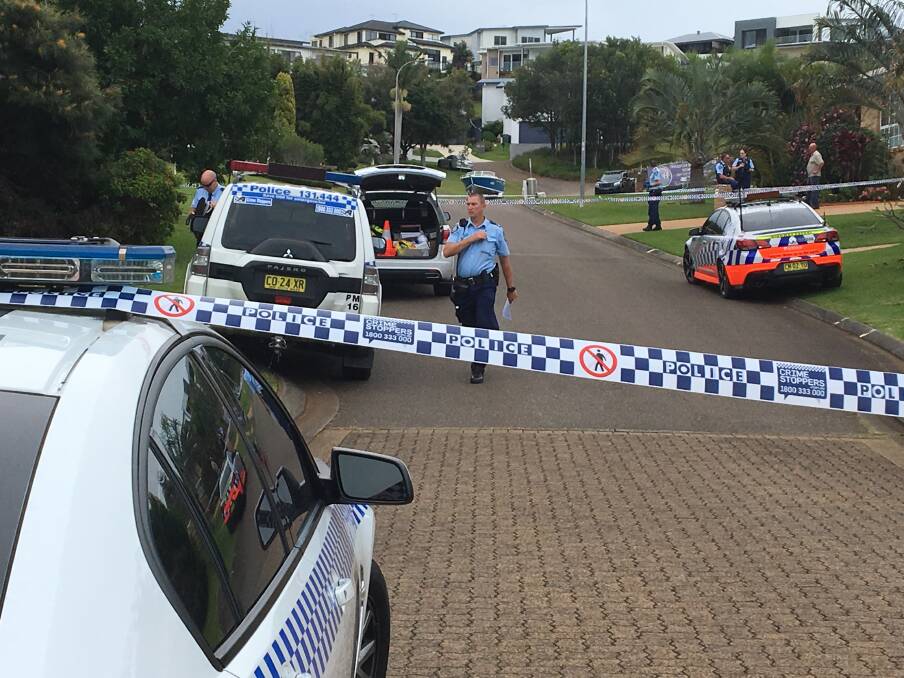 Crime scene: Police cordon off the quiet cul-de-sac Beacon Court at Lighthouse Beach after an alleged stabbing. Photo: Tracey Fairhurst.
