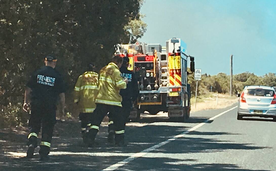 Fire and Rescue NSW and Rural Fire Service crews on Ocean Drive south of the golf course. Photo: Tracey Fairhurst.