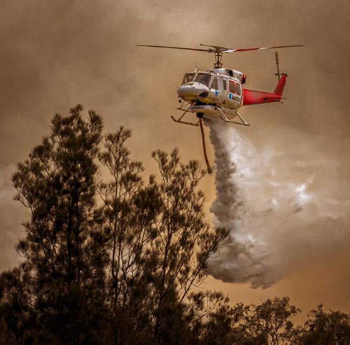 Waterbombing efforts continue as the Crestwood fire erupts and moves again towards Lake Cathie. Photo: Rich Shaw, Richscape Photography.