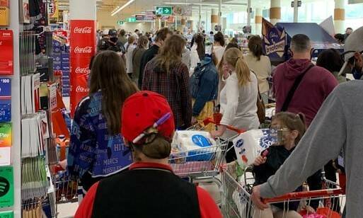 A Coles supermarket in Port Macquarie was bombarded by last minute lockdown shoppers.