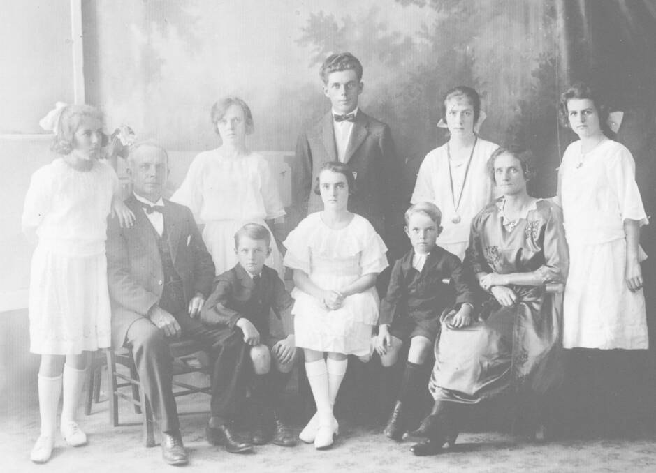  Believed to be the Farrell family - christian names needed.