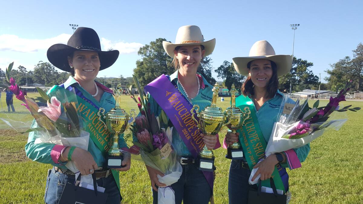 2018 Wauchope Showgirl Madeline Dobson (centre) with runners up Hannah Shaw and Jessica Prussing. Photo: Laura Telford.