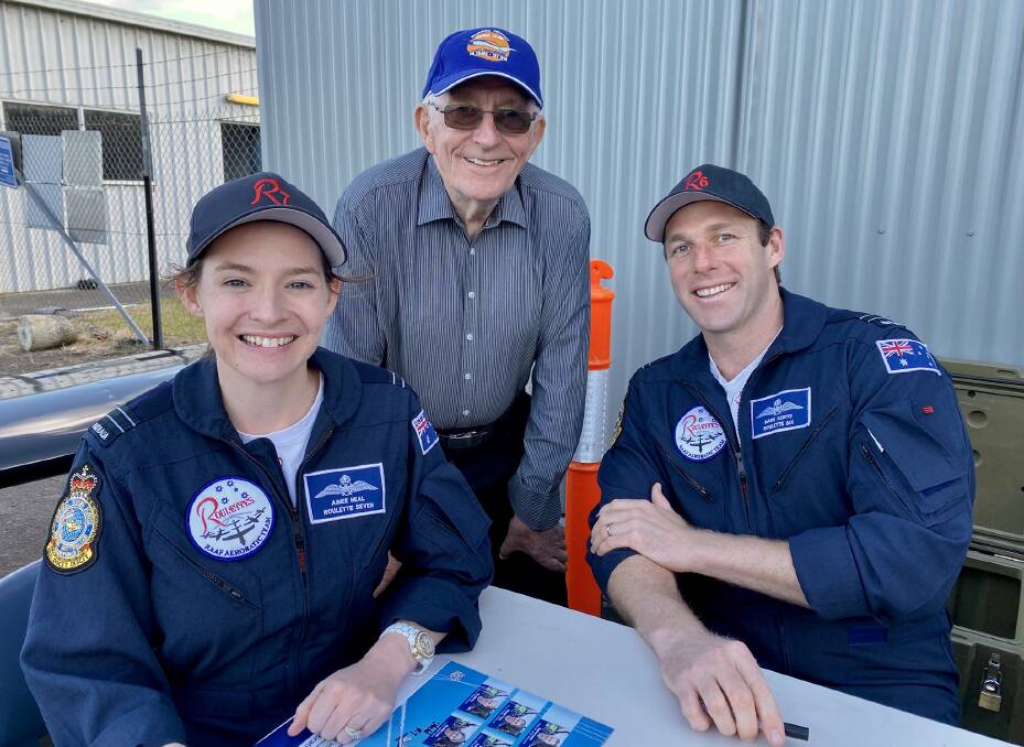 Bob Needham with Roulettes Aimee Heal and Mark Keritz. Photo: Hastings District Flying Club.