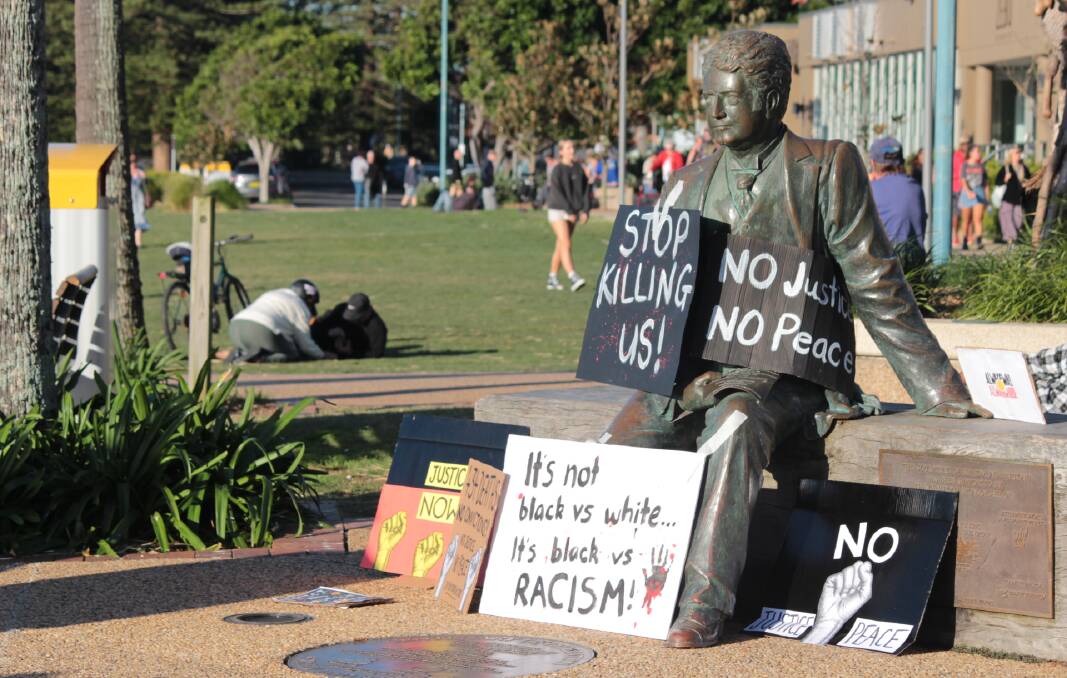 A petition has been launched for the removal of the Sir Edmund Barton statue in Port Macquarie.