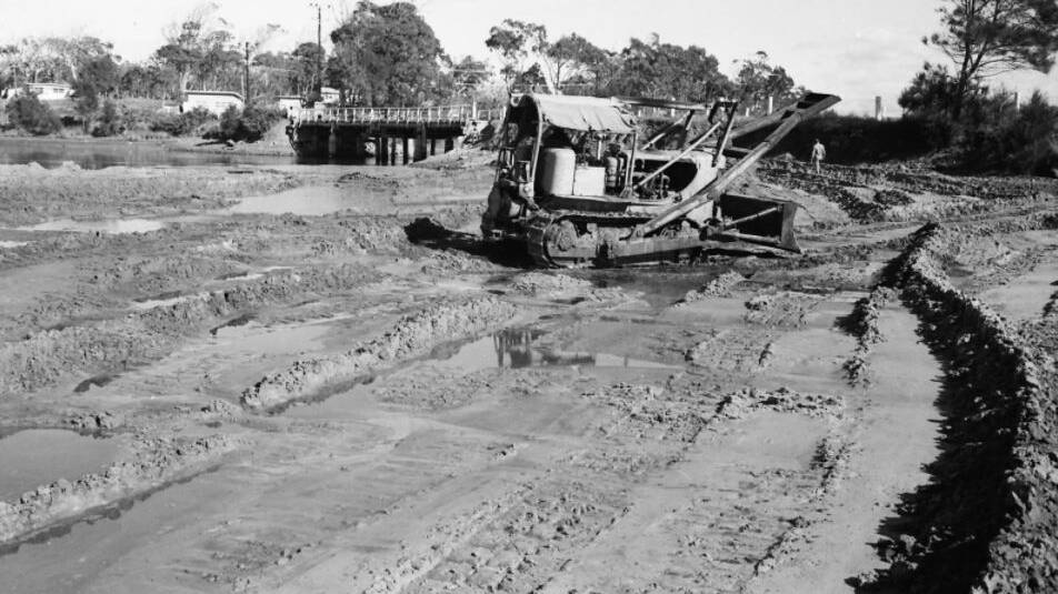 Work begins on the new Lake Cathie Bridge, 1971