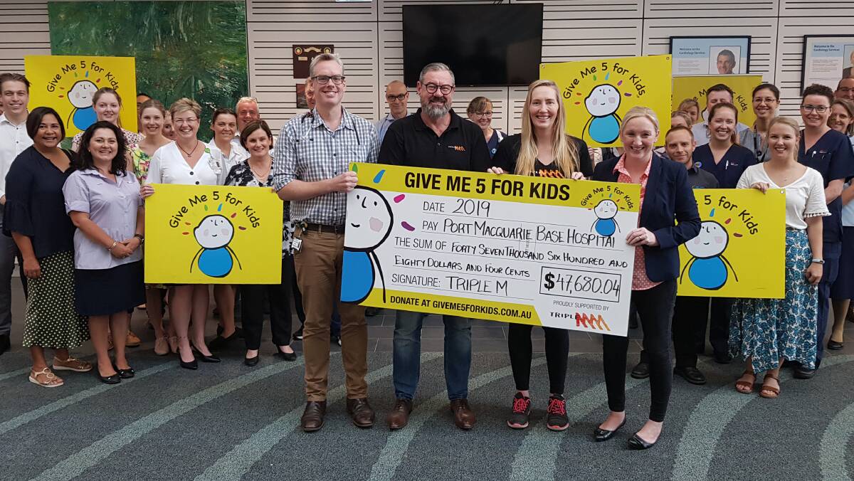 Triple M Mid North Coasts Mark Strachan and Nicole Banks present Port Macquarie Base Hospital Paediatrician Dr Patrick Thompson and ED Staff Specialist Dr Dawn Martin with a record GM5FKs tally of $47,680.04, much to the delight of Maternity, Paediatric and Emergency Department staff.
