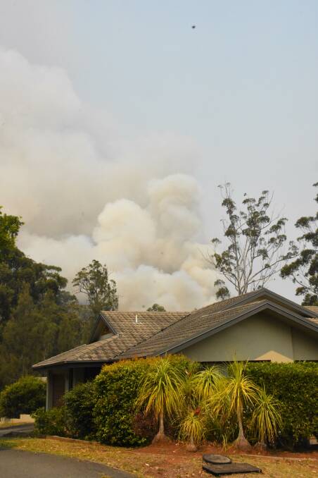 Residents prepared to leave as bushfires threaten