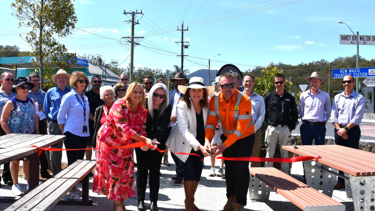 Mayor Peta Pinson, PMHC CEO Dr Clare Allen, Federal Duty Senator for Lyne Deborah O'Neill and a representative from EIRE Constructions officially open the upgraded Kew main street. Picture by Ruby Pascoe