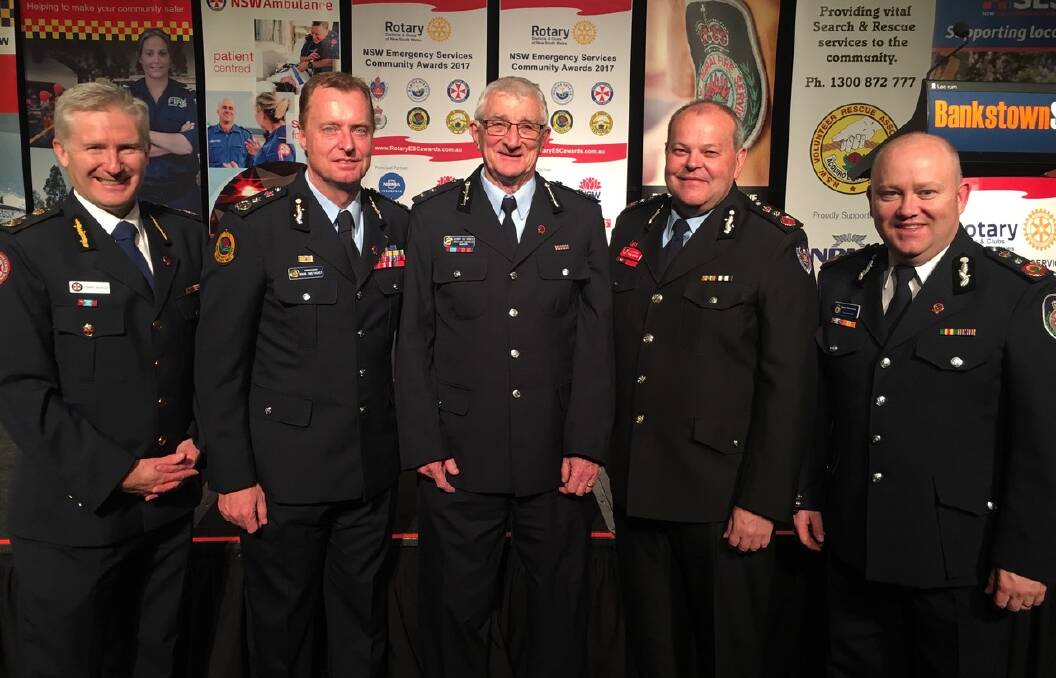 Dominic Morgan (NSW Ambulance), Mark Smethurst (NSW State Emergency Service), Gerry de Vries, Paul Baxter (Fire and Rescue NSW) and Shane Fitzsimmons (NSW Rural Fire Service) at the NSW Emergency Services Community Awards 2017.