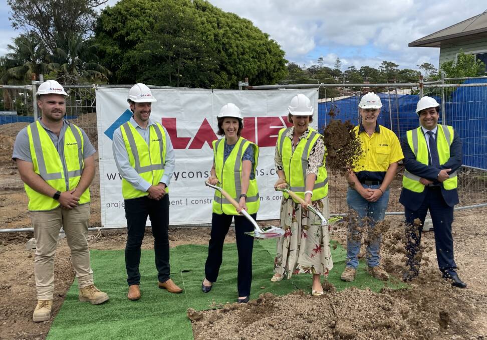 Lochie Clarke and Bernard Pociask from Lahey Constructions, Port Macquarie MP Leslie Williams, Minister for Water, Property and Housing Melinda Pavey, Jayme Regan-Presland from Lahey Constructions and Naveen Chandra representing NSW Land and Housing Corporation mark the start of construction at the Gore/Edwards street redevelopment.