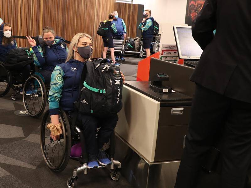 Paralympians Sarah Vinci (r), Natalie Alexander (2nd r) and Ben Fawcett (3rd r) are headed to Tokyo.