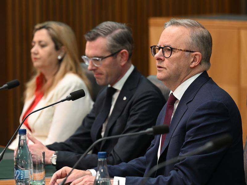 National cabinet has scrapped mandatory isolation for people who test positive to COVID-19. (Mick Tsikas/AAP PHOTOS)