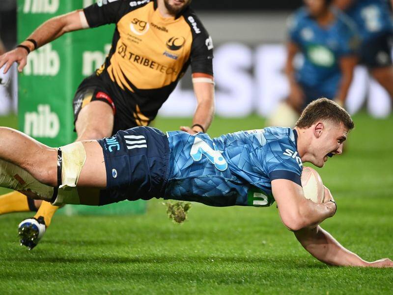 The Blues scored four tries against the Force to secure their Super Rugby Trans-Tasman final spot.