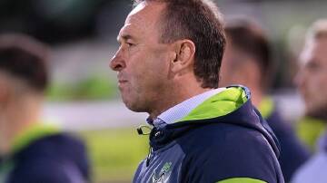 Ricky Stuart conducted Raiders' training on Tuesday as he awaits expected NRL sanction. (Dan Himbrechts/AAP PHOTOS)